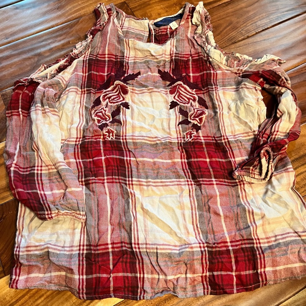 Francesca’s Blue Rain Plaid Cold Shoulder Blouse. Size Large